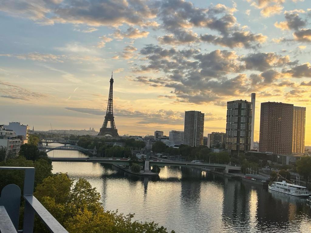 Appartement Vue Tour Eiffel Paris 16 Eme Exterior foto